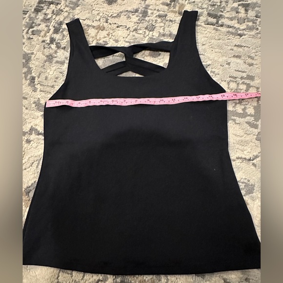 GAPFIT Studio Twist-Back Support Tank - Picture 8 of 11